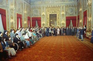 Il Presidente della Repubblica Francesco Cossiga riceve in udienza Carlo Orlandini, presidente dell'Associazione per lo sviluppo professionale degli handicappati nel campo dell'informatica, con una delegazione di allievi e ex allievi dell'Istituto