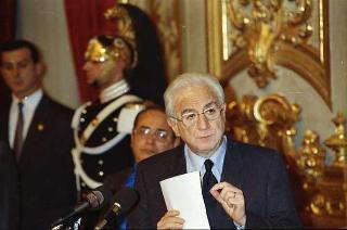 Il Presidente della Repubblica Francesco Cossiga riceve in udienza Carlo Orlandini, presidente dell'Associazione per lo sviluppo professionale degli handicappati nel campo dell'informatica, con una delegazione di allievi e ex allievi dell'Istituto