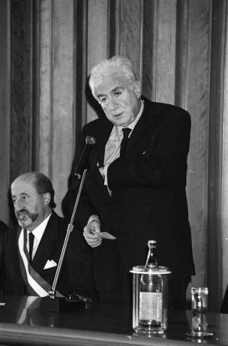 Intervento del Presidente della Repubblica,in forma privata,a Cairo Montenotte per la commemorazione di Francesco Cesare Rossi ed a Ferrania per una visita allo stabilimento della Società 3M. E visita a Stella San Giovanni presso la tomba del Presidente Sandro Pertini