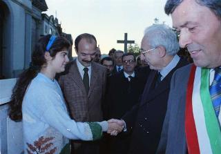 Intervento del Presidente della Repubblica,in forma privata,a Cairo Montenotte per la commemorazione di Francesco Cesare Rossi ed a Ferrania per una visita allo stabilimento della Società 3M. E visita a Stella San Giovanni presso la tomba del Presidente Sandro Pertini