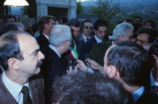 Intervento del Presidente della Repubblica,in forma privata,a Cairo Montenotte per la commemorazione di Francesco Cesare Rossi ed a Ferrania per una visita allo stabilimento della Società 3M. E visita a Stella San Giovanni presso la tomba del Presidente Sandro Pertini