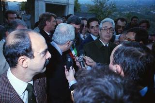 Intervento del Presidente della Repubblica,in forma privata,a Cairo Montenotte per la commemorazione di Francesco Cesare Rossi ed a Ferrania per una visita allo stabilimento della Società 3M. E visita a Stella San Giovanni presso la tomba del Presidente Sandro Pertini