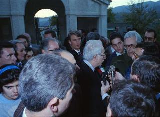 Intervento del Presidente della Repubblica,in forma privata,a Cairo Montenotte per la commemorazione di Francesco Cesare Rossi ed a Ferrania per una visita allo stabilimento della Società 3M. E visita a Stella San Giovanni presso la tomba del Presidente Sandro Pertini