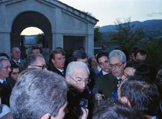 Intervento del Presidente della Repubblica,in forma privata,a Cairo Montenotte per la commemorazione di Francesco Cesare Rossi ed a Ferrania per una visita allo stabilimento della Società 3M. E visita a Stella San Giovanni presso la tomba del Presidente Sandro Pertini
