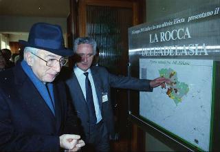 Intervento del Presidente della Repubblica,in forma privata,a Cairo Montenotte per la commemorazione di Francesco Cesare Rossi ed a Ferrania per una visita allo stabilimento della Società 3M. E visita a Stella San Giovanni presso la tomba del Presidente Sandro Pertini
