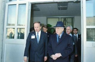 Intervento del Presidente della Repubblica,in forma privata,a Cairo Montenotte per la commemorazione di Francesco Cesare Rossi ed a Ferrania per una visita allo stabilimento della Società 3M. E visita a Stella San Giovanni presso la tomba del Presidente Sandro Pertini