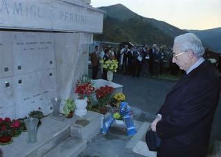 Intervento del Presidente della Repubblica,in forma privata,a Cairo Montenotte per la commemorazione di Francesco Cesare Rossi ed a Ferrania per una visita allo stabilimento della Società 3M. E visita a Stella San Giovanni presso la tomba del Presidente Sandro Pertini
