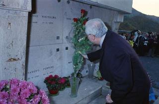 Intervento del Presidente della Repubblica,in forma privata,a Cairo Montenotte per la commemorazione di Francesco Cesare Rossi ed a Ferrania per una visita allo stabilimento della Società 3M. E visita a Stella San Giovanni presso la tomba del Presidente Sandro Pertini