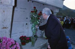Intervento del Presidente della Repubblica,in forma privata,a Cairo Montenotte per la commemorazione di Francesco Cesare Rossi ed a Ferrania per una visita allo stabilimento della Società 3M. E visita a Stella San Giovanni presso la tomba del Presidente Sandro Pertini