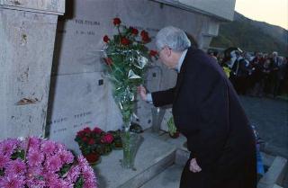 Intervento del Presidente della Repubblica,in forma privata,a Cairo Montenotte per la commemorazione di Francesco Cesare Rossi ed a Ferrania per una visita allo stabilimento della Società 3M. E visita a Stella San Giovanni presso la tomba del Presidente Sandro Pertini