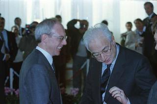 Intervento del Presidente della Repubblica,in forma privata,a Cairo Montenotte per la commemorazione di Francesco Cesare Rossi ed a Ferrania per una visita allo stabilimento della Società 3M. E visita a Stella San Giovanni presso la tomba del Presidente Sandro Pertini