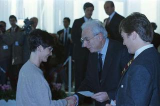 Intervento del Presidente della Repubblica,in forma privata,a Cairo Montenotte per la commemorazione di Francesco Cesare Rossi ed a Ferrania per una visita allo stabilimento della Società 3M. E visita a Stella San Giovanni presso la tomba del Presidente Sandro Pertini