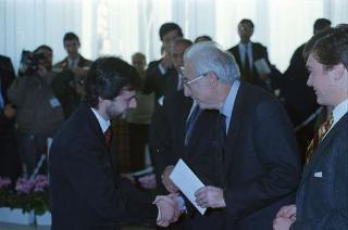Intervento del Presidente della Repubblica,in forma privata,a Cairo Montenotte per la commemorazione di Francesco Cesare Rossi ed a Ferrania per una visita allo stabilimento della Società 3M. E visita a Stella San Giovanni presso la tomba del Presidente Sandro Pertini