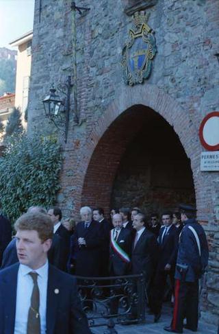 Intervento del Presidente della Repubblica,in forma privata,a Cairo Montenotte per la commemorazione di Francesco Cesare Rossi ed a Ferrania per una visita allo stabilimento della Società 3M. E visita a Stella San Giovanni presso la tomba del Presidente Sandro Pertini