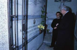 Intervento del Presidente della Repubblica,in forma privata,a Cairo Montenotte per la commemorazione di Francesco Cesare Rossi ed a Ferrania per una visita allo stabilimento della Società 3M. E visita a Stella San Giovanni presso la tomba del Presidente Sandro Pertini