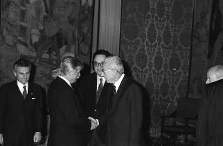 Incontro del Presidente Francesco Cossiga con i ministri degli affari esteri della "Pentagonale" ed una delegazione di parlamentari dei cinque Paesi facenti capo all'organismo