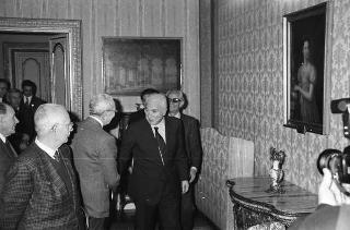 Il Presidente della Repubblica Francesco Cossiga riceve in udienza l'on. prof. Luigi D'Amato, presidente del Comitato promotore del Movimento unitario pensionati "Uomini vivi"