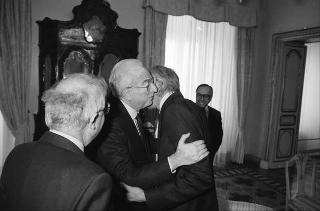Il Presidente della Repubblica Francesco Cossiga incontra il Sen. Prof. Giovanni Spadolini, presidente del Senato, con alcuni professori universitari per celebrare i 40 anni di insegnamento di Spadolini