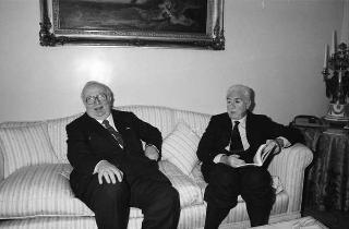 Il Presidente della Repubblica Francesco Cossiga incontra il Sen. Prof. Giovanni Spadolini, presidente del Senato, con alcuni professori universitari per celebrare i 40 anni di insegnamento di Spadolini