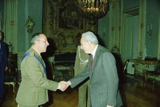 Udienza privata del Presidente della Repubblica Francesco Cossiga Privata durante la cerimonia del cambio ufficiali a Casa Militare: il Tenente Colonnello Antonio Angelini, il Colonnello Antonio D'Onofrio, il Tenente Colonnello Pietro Menna, il Capitano di vascello Paolo Romano