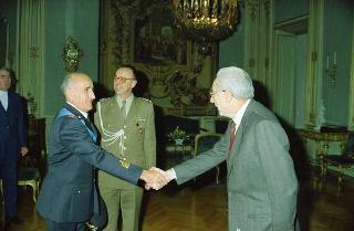 Udienza privata del Presidente della Repubblica Francesco Cossiga Privata durante la cerimonia del cambio ufficiali a Casa Militare: il Tenente Colonnello Antonio Angelini, il Colonnello Antonio D'Onofrio, il Tenente Colonnello Pietro Menna, il Capitano di vascello Paolo Romano