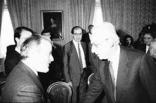 Il Presidente della Repubblica Francesco Cossiga riceve in udienza l'On. Prof. Giovanni Galloni, vicepresidente del CSM, con il sen. prof. Giovanni Silvestro Coco, sottosegretario di Stato a grazia e giustizia, e una delegazione di magistrati