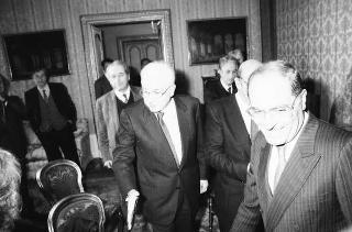 Il Presidente della Repubblica Francesco Cossiga riceve in udienza l'On. Prof. Giovanni Galloni, vicepresidente del CSM, con il sen. prof. Giovanni Silvestro Coco, sottosegretario di Stato a grazia e giustizia, e una delegazione di magistrati