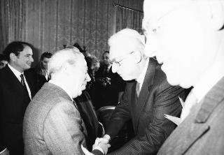Il Presidente della Repubblica Francesco Cossiga riceve in udienza l'On. Prof. Giovanni Galloni, vicepresidente del CSM, con il sen. prof. Giovanni Silvestro Coco, sottosegretario di Stato a grazia e giustizia, e una delegazione di magistrati