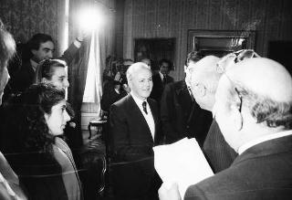 Il Presidente della Repubblica Francesco Cossiga riceve in udienza l'On. Prof. Giovanni Galloni, vicepresidente del CSM, con il sen. prof. Giovanni Silvestro Coco, sottosegretario di Stato a grazia e giustizia, e una delegazione di magistrati