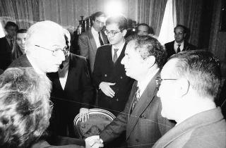 Il Presidente della Repubblica Francesco Cossiga riceve in udienza l'On. Prof. Giovanni Galloni, vicepresidente del CSM, con il sen. prof. Giovanni Silvestro Coco, sottosegretario di Stato a grazia e giustizia, e una delegazione di magistrati