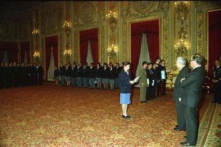 Il Presidente Francesco Cossiga riceve le rappresentanze: dei Carabinieri Guardie della Repubblica, del Nucleo Carabinieri Presidenziale, dell'Ufficio Presidenziale della Polizia di Stato, dell'Ufficio per gli Affari Militari e della Segreteria del Consiglio supremo di difesa per gli auguri di Natale