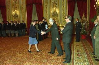 Il Presidente Francesco Cossiga riceve le rappresentanze: dei Carabinieri Guardie della Repubblica, del Nucleo Carabinieri Presidenziale, dell'Ufficio Presidenziale della Polizia di Stato, dell'Ufficio per gli Affari Militari e della Segreteria del Consiglio supremo di difesa per gli auguri di Natale