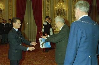 Il Presidente Francesco Cossiga riceve le rappresentanze: dei Carabinieri Guardie della Repubblica, del Nucleo Carabinieri Presidenziale, dell'Ufficio Presidenziale della Polizia di Stato, dell'Ufficio per gli Affari Militari e della Segreteria del Consiglio supremo di difesa per gli auguri di Natale