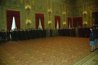 Il Presidente Francesco Cossiga riceve le rappresentanze: dei Carabinieri Guardie della Repubblica, del Nucleo Carabinieri Presidenziale, dell'Ufficio Presidenziale della Polizia di Stato, dell'Ufficio per gli Affari Militari e della Segreteria del Consiglio supremo di difesa per gli auguri di Natale