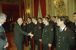 Il Presidente Francesco Cossiga riceve le rappresentanze: dei Carabinieri Guardie della Repubblica, del Nucleo Carabinieri Presidenziale, dell'Ufficio Presidenziale della Polizia di Stato, dell'Ufficio per gli Affari Militari e della Segreteria del Consiglio supremo di difesa per gli auguri di Natale