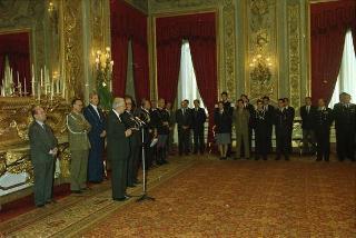 Il Presidente Francesco Cossiga riceve le rappresentanze: dei Carabinieri Guardie della Repubblica, del Nucleo Carabinieri Presidenziale, dell'Ufficio Presidenziale della Polizia di Stato, dell'Ufficio per gli Affari Militari e della Segreteria del Consiglio supremo di difesa per gli auguri di Natale