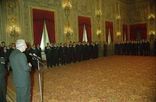 Il Presidente Francesco Cossiga riceve le rappresentanze: dei Carabinieri Guardie della Repubblica, del Nucleo Carabinieri Presidenziale, dell'Ufficio Presidenziale della Polizia di Stato, dell'Ufficio per gli Affari Militari e della Segreteria del Consiglio supremo di difesa per gli auguri di Natale