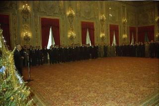 Il Presidente Francesco Cossiga riceve le rappresentanze: dei Carabinieri Guardie della Repubblica, del Nucleo Carabinieri Presidenziale, dell'Ufficio Presidenziale della Polizia di Stato, dell'Ufficio per gli Affari Militari e della Segreteria del Consiglio supremo di difesa per gli auguri di Natale
