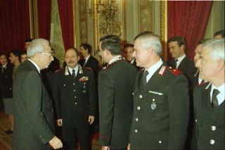 Il Presidente Francesco Cossiga riceve le rappresentanze: dei Carabinieri Guardie della Repubblica, del Nucleo Carabinieri Presidenziale, dell'Ufficio Presidenziale della Polizia di Stato, dell'Ufficio per gli Affari Militari e della Segreteria del Consiglio supremo di difesa per gli auguri di Natale