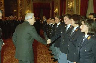 Il Presidente Francesco Cossiga riceve le rappresentanze: dei Carabinieri Guardie della Repubblica, del Nucleo Carabinieri Presidenziale, dell'Ufficio Presidenziale della Polizia di Stato, dell'Ufficio per gli Affari Militari e della Segreteria del Consiglio supremo di difesa per gli auguri di Natale