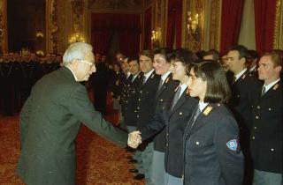 Il Presidente Francesco Cossiga riceve le rappresentanze: dei Carabinieri Guardie della Repubblica, del Nucleo Carabinieri Presidenziale, dell'Ufficio Presidenziale della Polizia di Stato, dell'Ufficio per gli Affari Militari e della Segreteria del Consiglio supremo di difesa per gli auguri di Natale