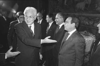 Il Presidente della Repubblica Francesco Cossiga incontra l'on.Vincenzo Scotti, Ministro dell'Interno, con i Prefetti di nuova nomina
