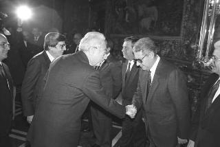 Il Presidente della Repubblica Francesco Cossiga incontra l'on.Vincenzo Scotti, Ministro dell'Interno, con i Prefetti di nuova nomina