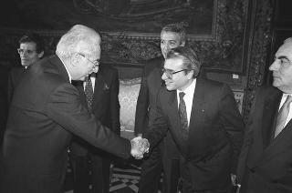 Il Presidente della Repubblica Francesco Cossiga incontra l'on.Vincenzo Scotti, Ministro dell'Interno, con i Prefetti di nuova nomina