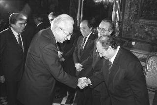 Il Presidente della Repubblica Francesco Cossiga incontra l'on.Vincenzo Scotti, Ministro dell'Interno, con i Prefetti di nuova nomina