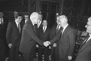 Il Presidente della Repubblica Francesco Cossiga incontra l'on.Vincenzo Scotti, Ministro dell'Interno, con i Prefetti di nuova nomina
