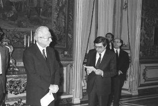 Il Presidente della Repubblica Francesco Cossiga incontra l'on.Vincenzo Scotti, Ministro dell'Interno, con i Prefetti di nuova nomina