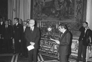 Il Presidente della Repubblica Francesco Cossiga incontra l'on.Vincenzo Scotti, Ministro dell'Interno, con i Prefetti di nuova nomina