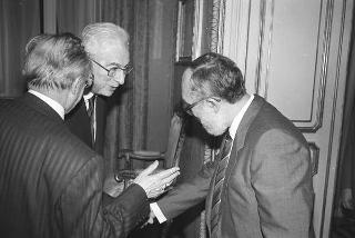 Il Presidente della Repubblica Francesco Cossiga incontra Giovanni Pieraccini, presidente della Fondazione "Romaeuropa", con gli esponenti dell'Associazione