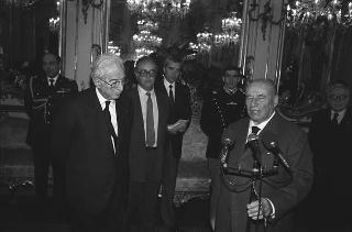 Il Presidente della Repubblica Francesco Cossiga incontra Antigono Donati, presidente dell'Associazione Amici dell'Accademia dei Lincei, con una delegazione del'Associazione